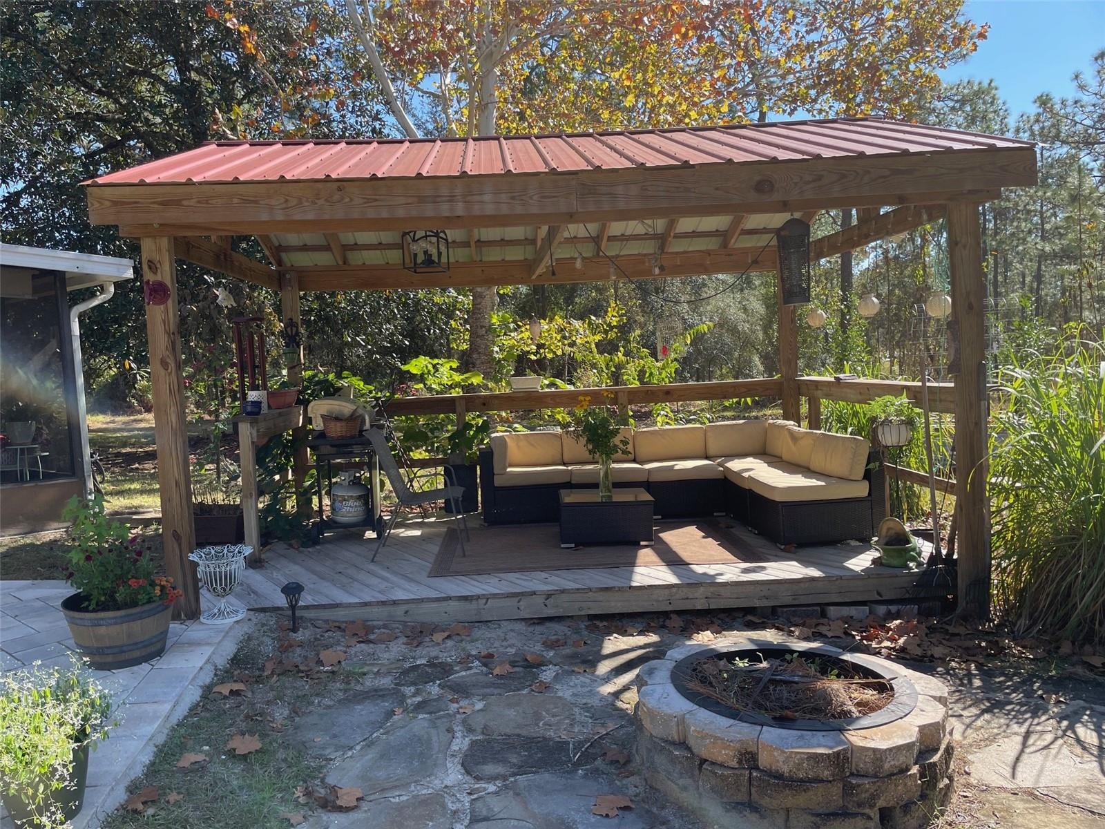 RAINBOW LAKES ESTATES - Residential