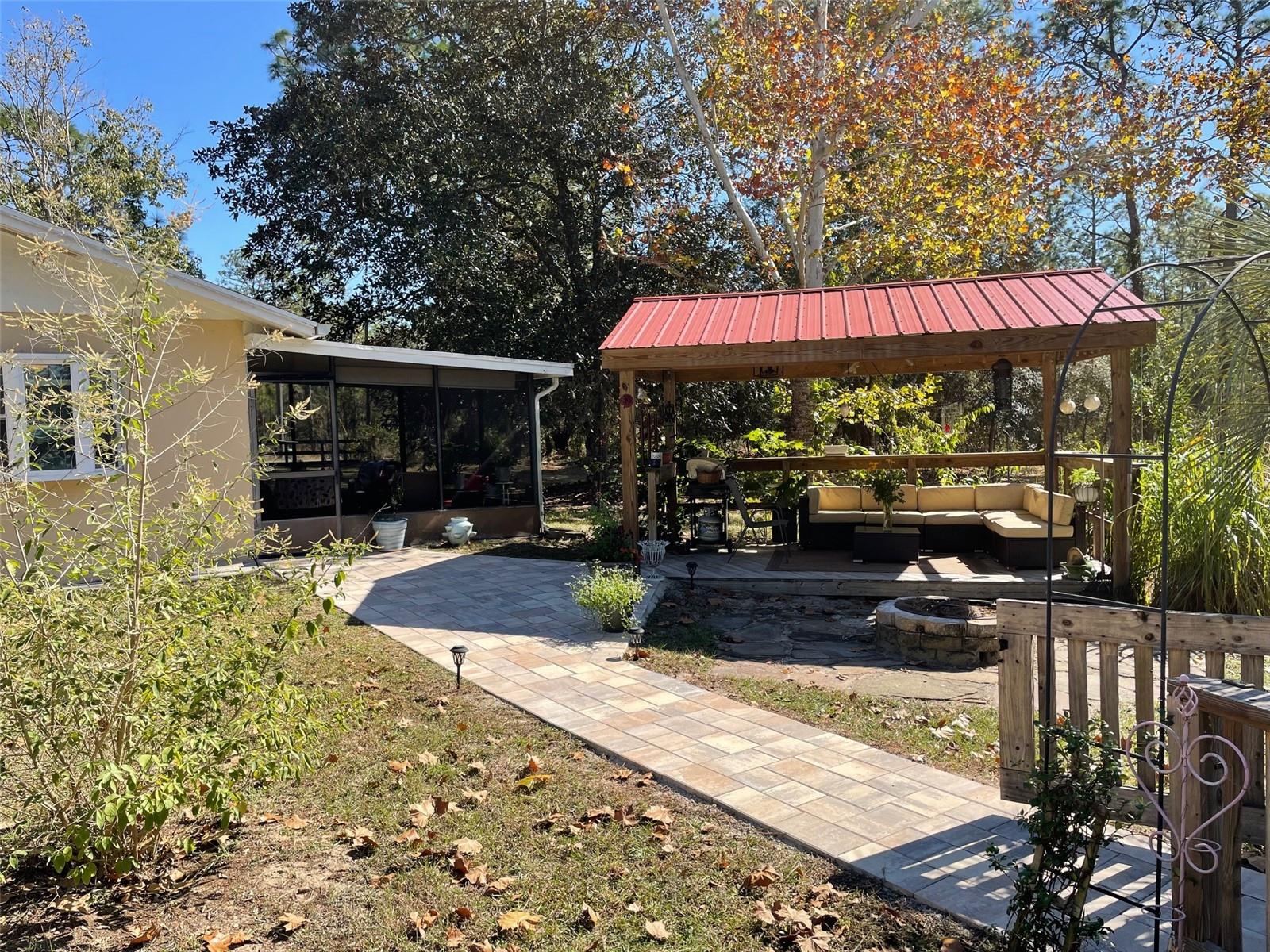 RAINBOW LAKES ESTATES - Residential