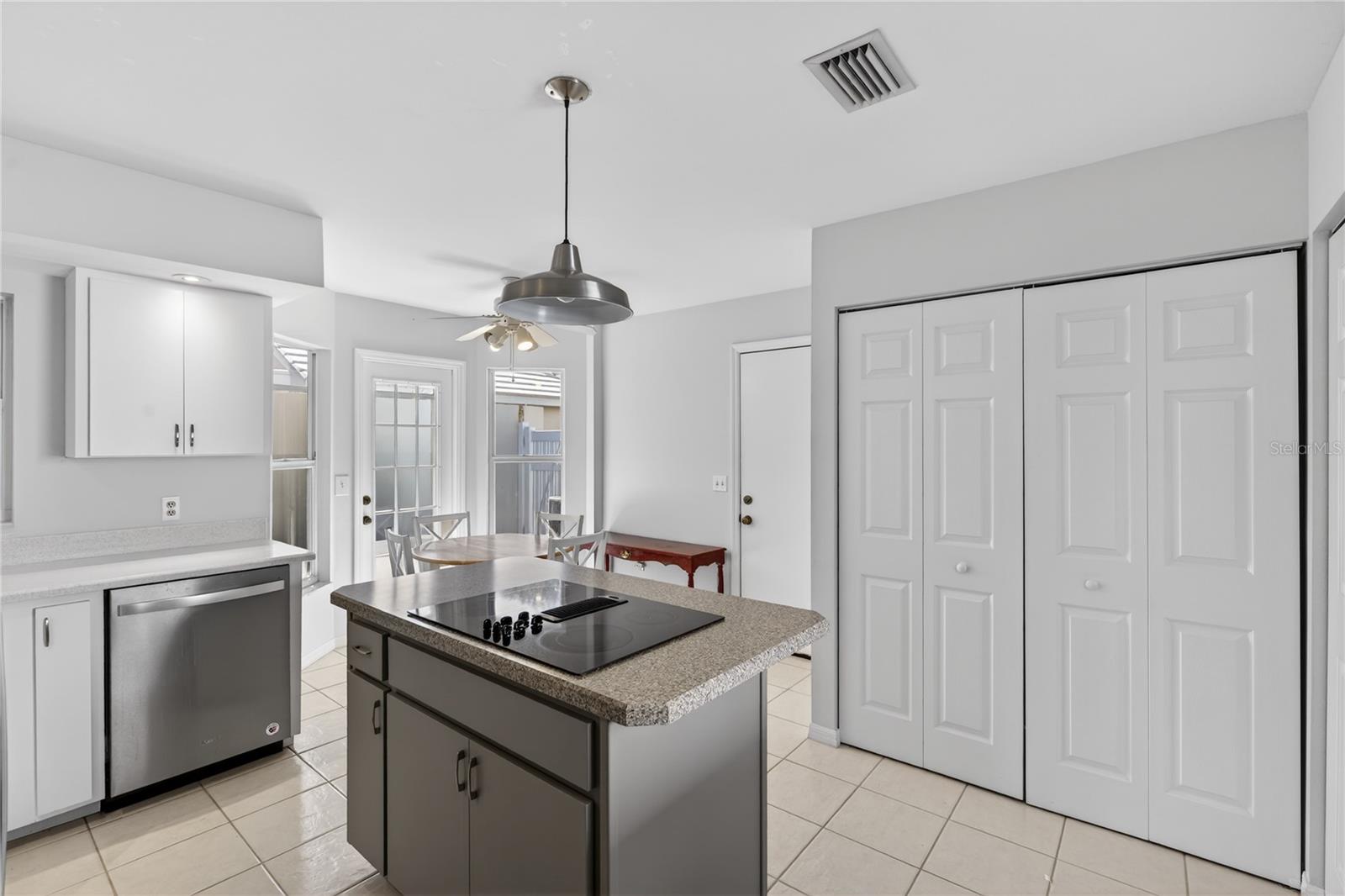 HARRINGTON LAKE - Residential