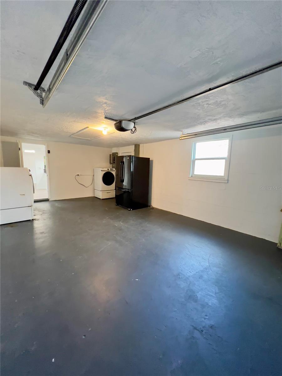 LA VILLA GARDENS - Residential Lease