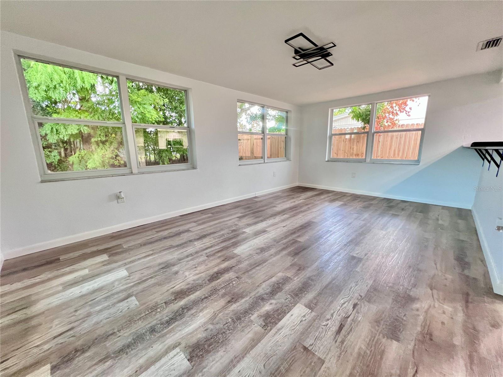 LA VILLA GARDENS - Residential Lease