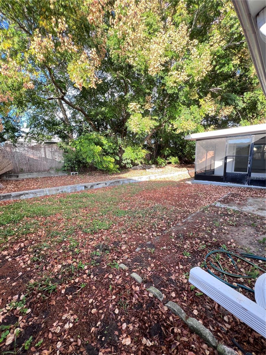 LA VILLA GARDENS - Residential Lease