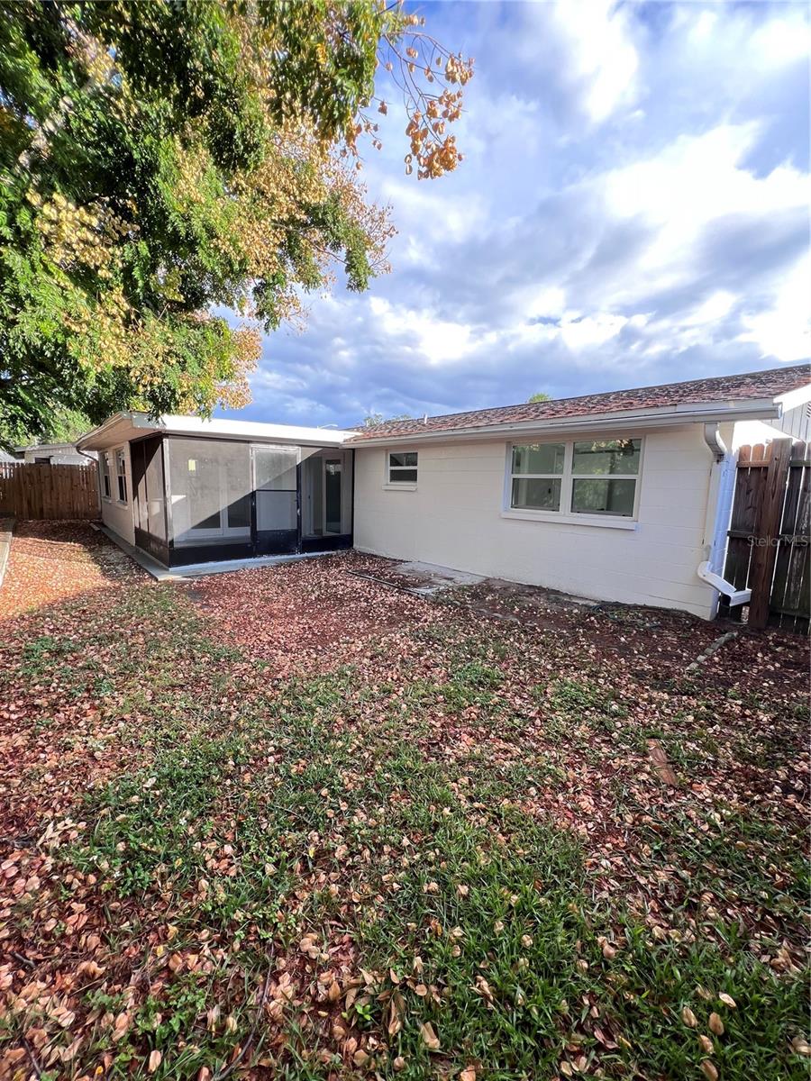 LA VILLA GARDENS - Residential Lease