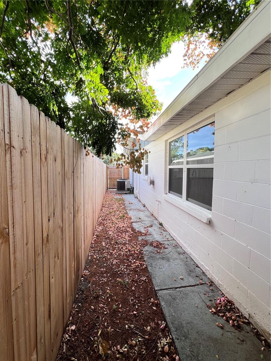 LA VILLA GARDENS - Residential Lease