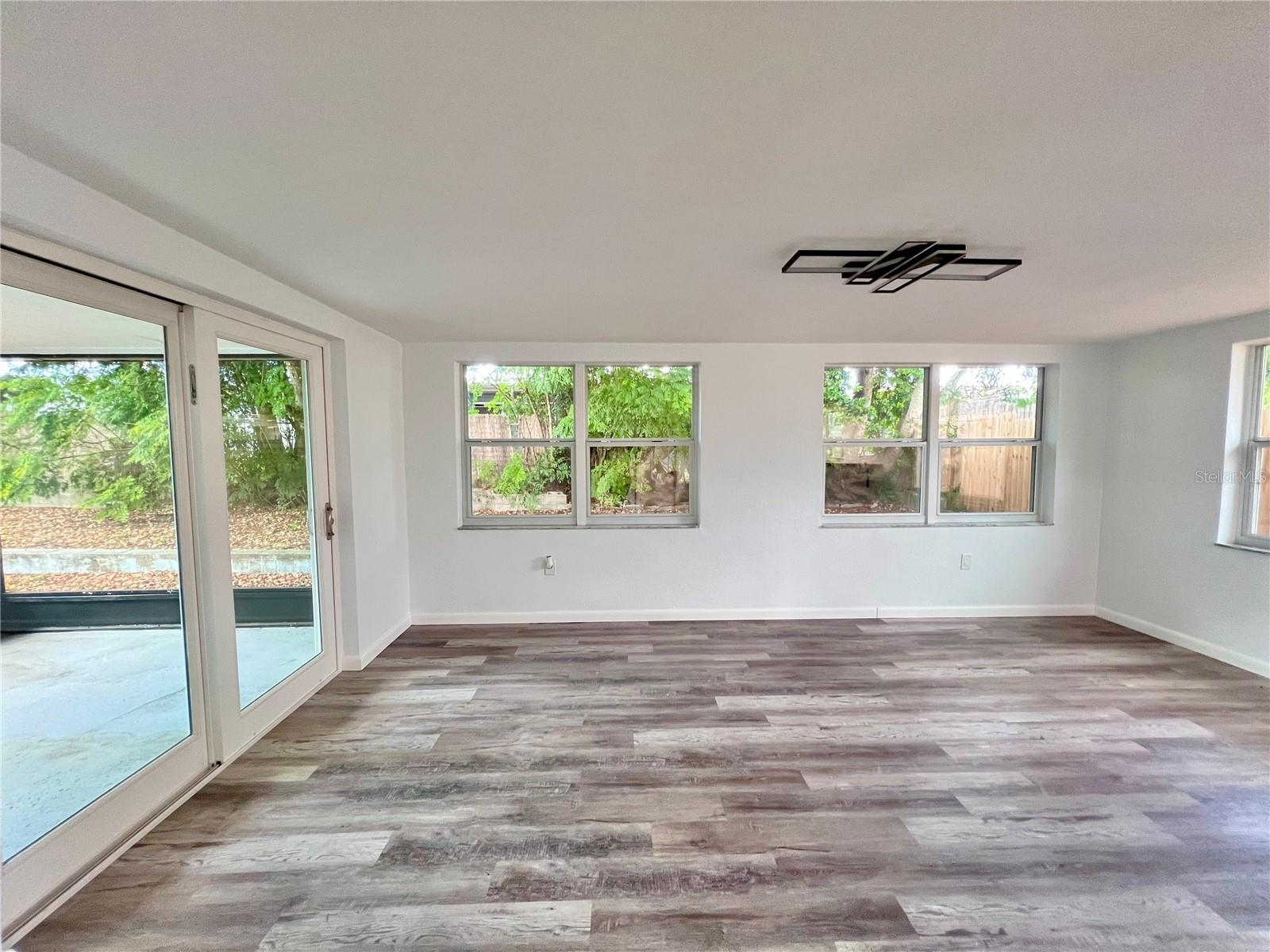 LA VILLA GARDENS - Residential Lease