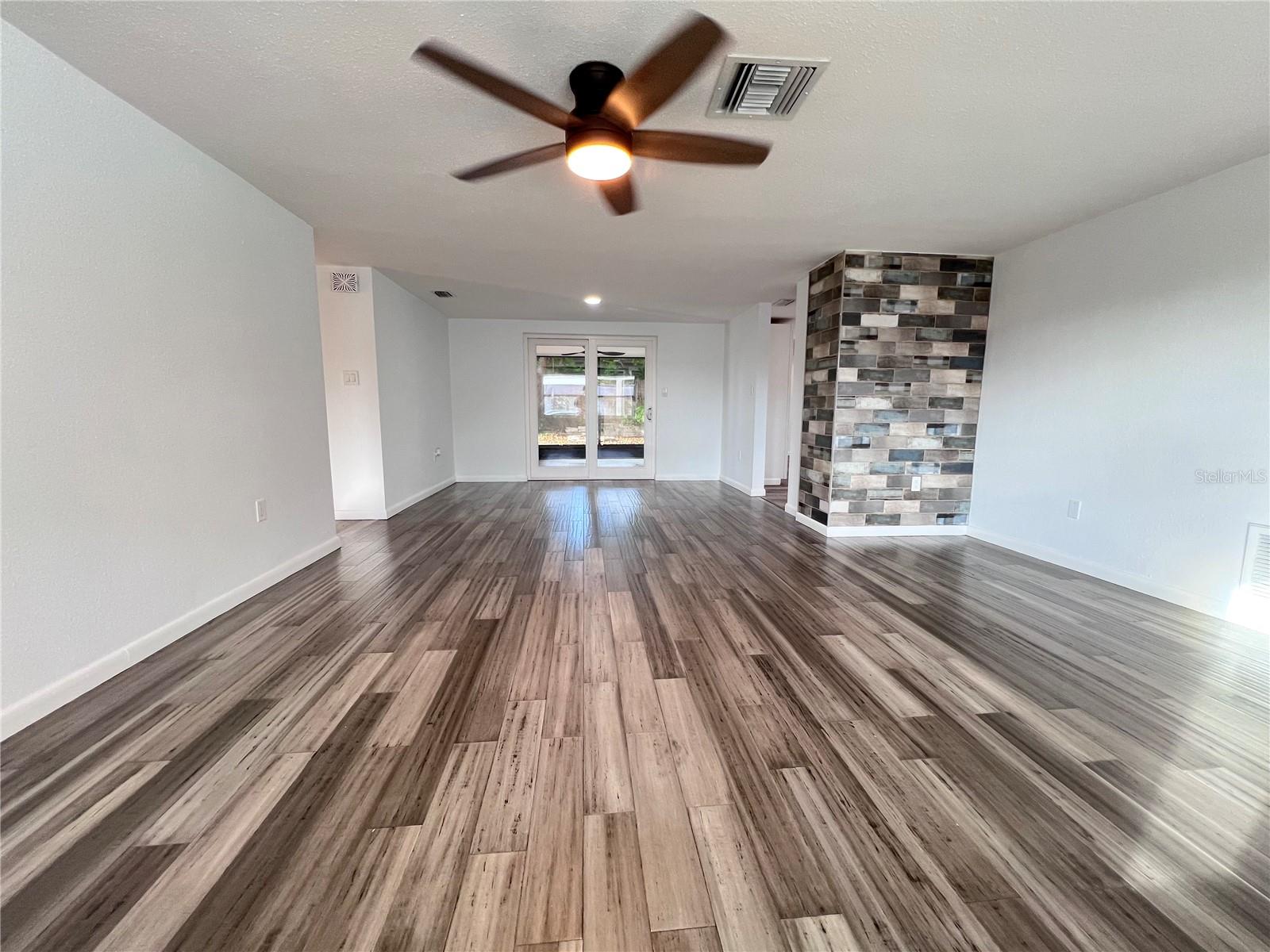 LA VILLA GARDENS - Residential Lease