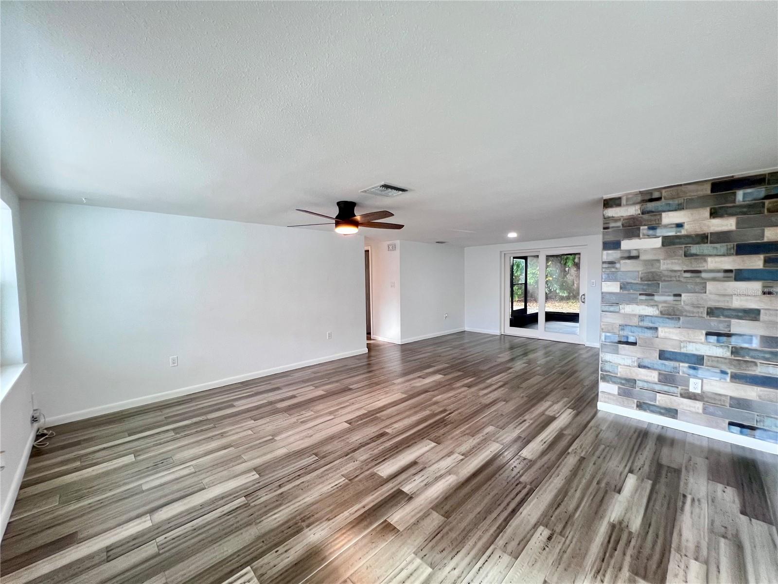 LA VILLA GARDENS - Residential Lease