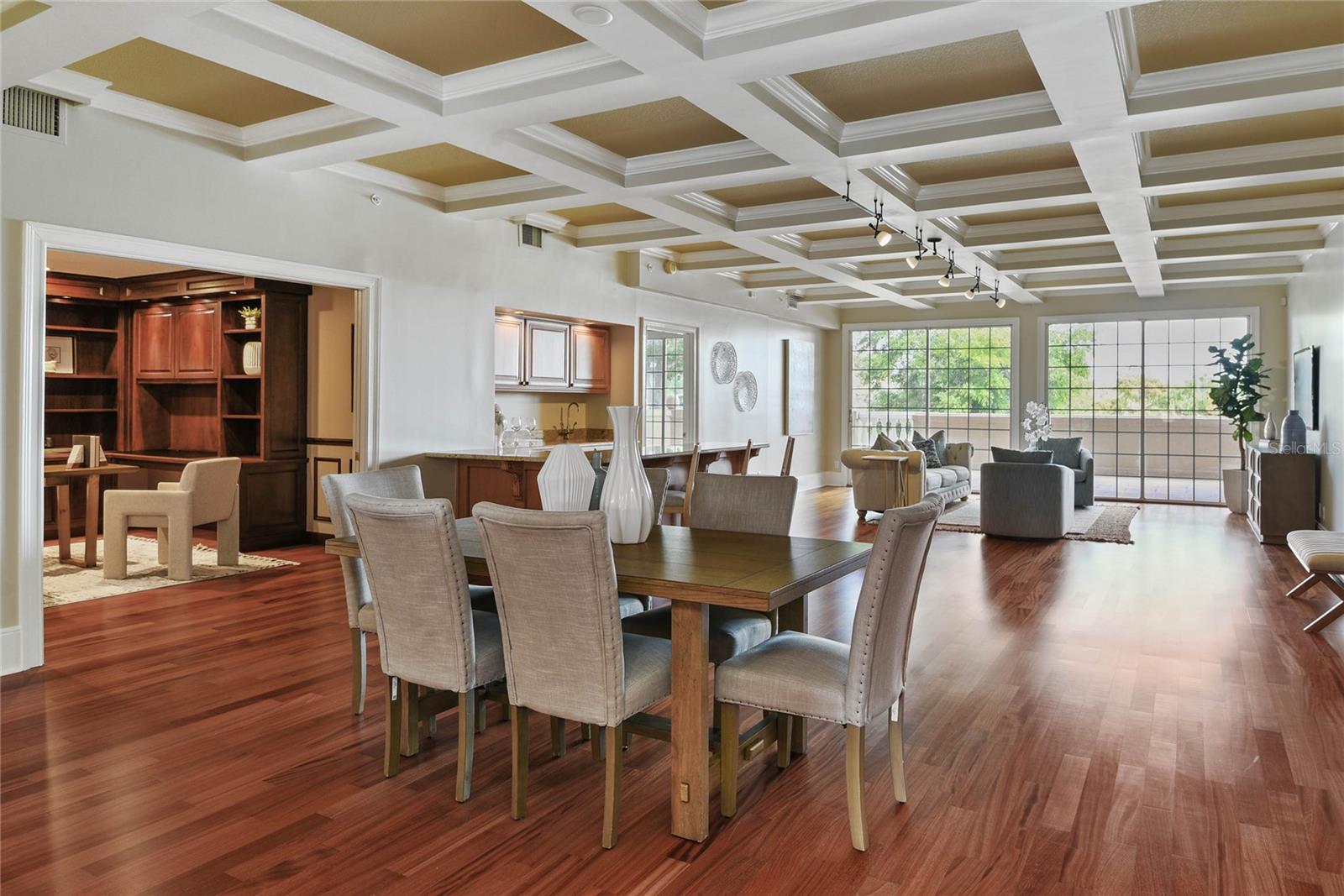 RENAISSANCE AT LAKE IVANHOE CONDO - Residential