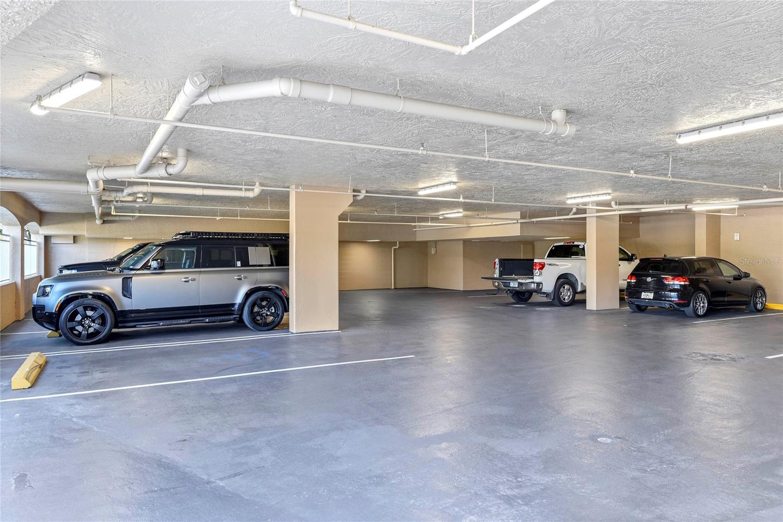 RENAISSANCE AT LAKE IVANHOE CONDO - Residential