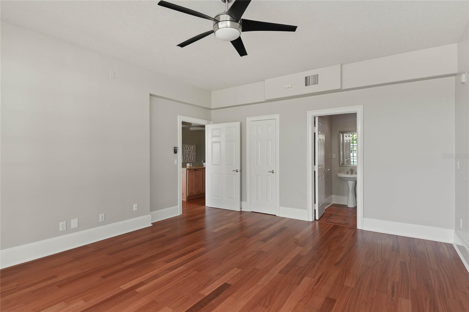 RENAISSANCE AT LAKE IVANHOE CONDO - Residential