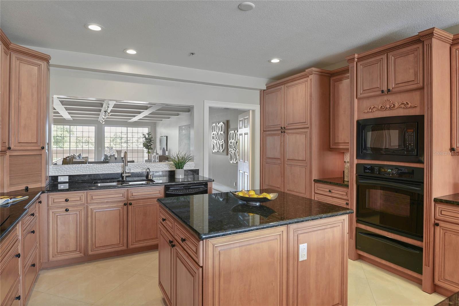 RENAISSANCE AT LAKE IVANHOE CONDO - Residential