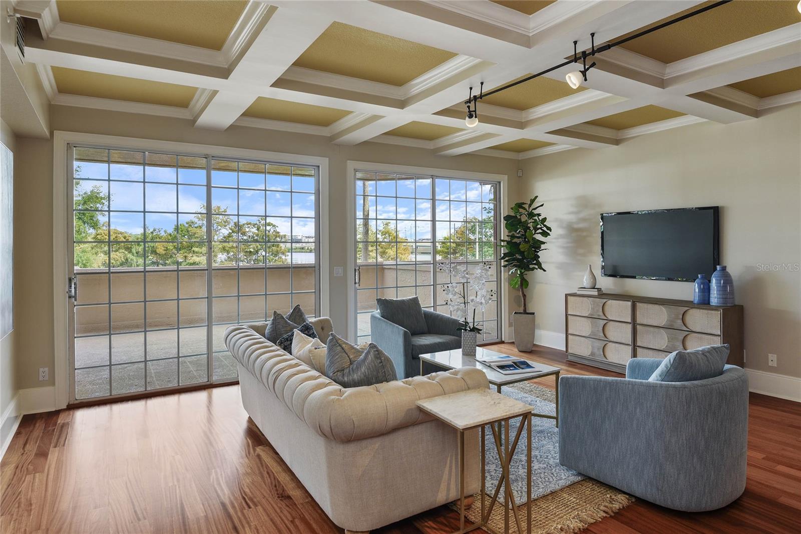 RENAISSANCE AT LAKE IVANHOE CONDO - Residential