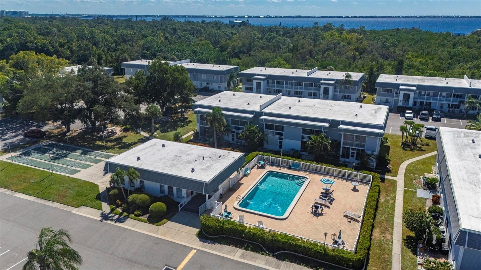 EDGEWATER VILLAGE BLDG E - Residential