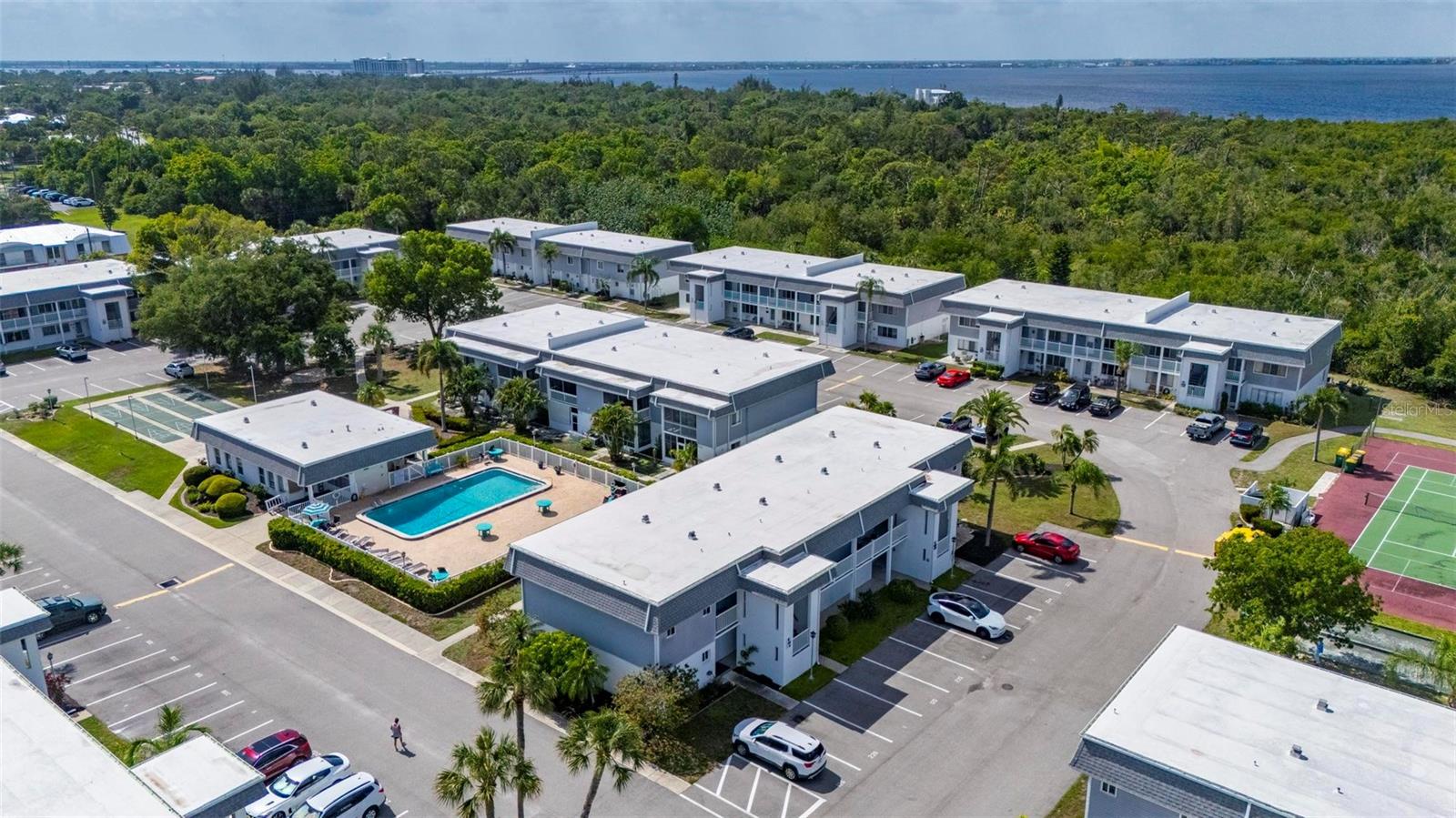 EDGEWATER VILLAGE BLDG E - Residential