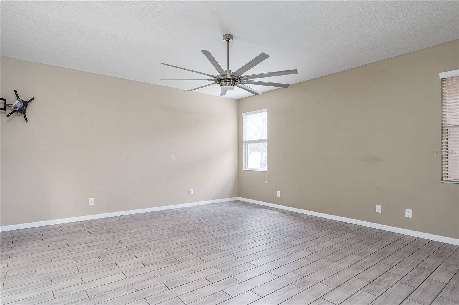 LAKESIDE PRESERVE - Residential