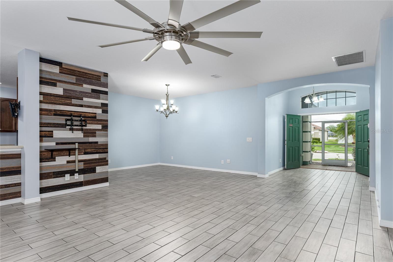 LAKESIDE PRESERVE - Residential