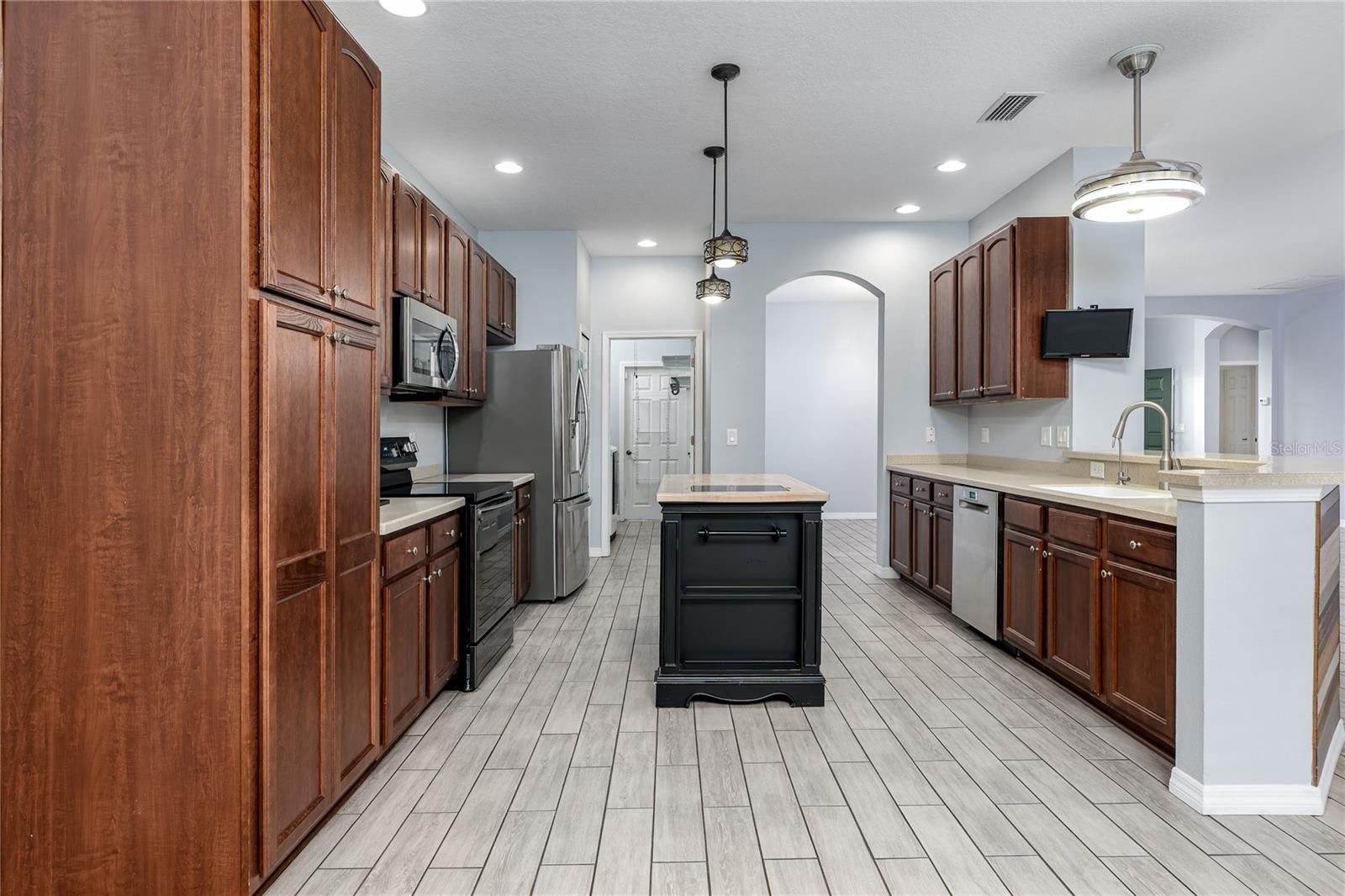 LAKESIDE PRESERVE - Residential