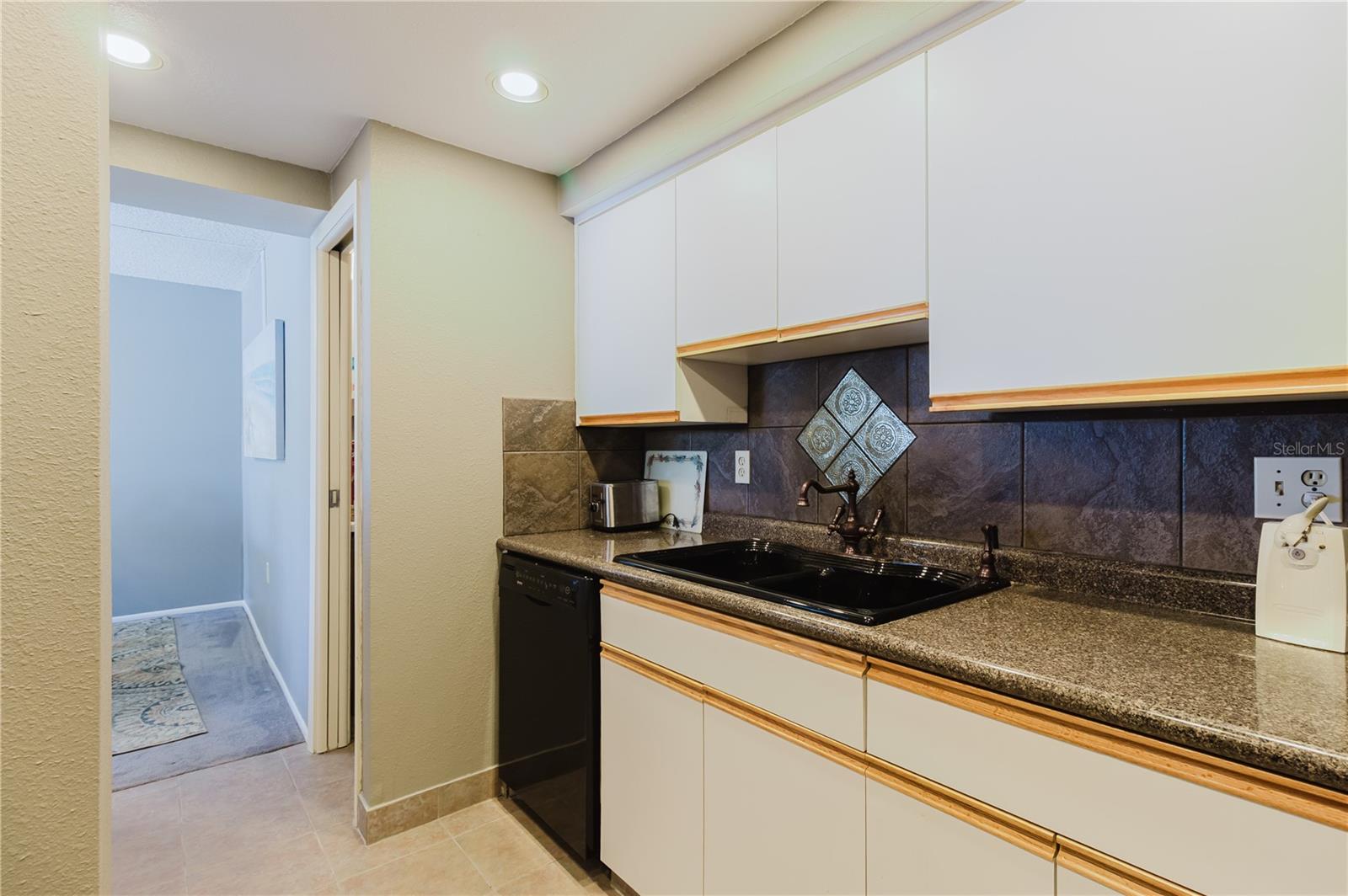 EDGEWATER ARMS 3RD CONDO - Residential