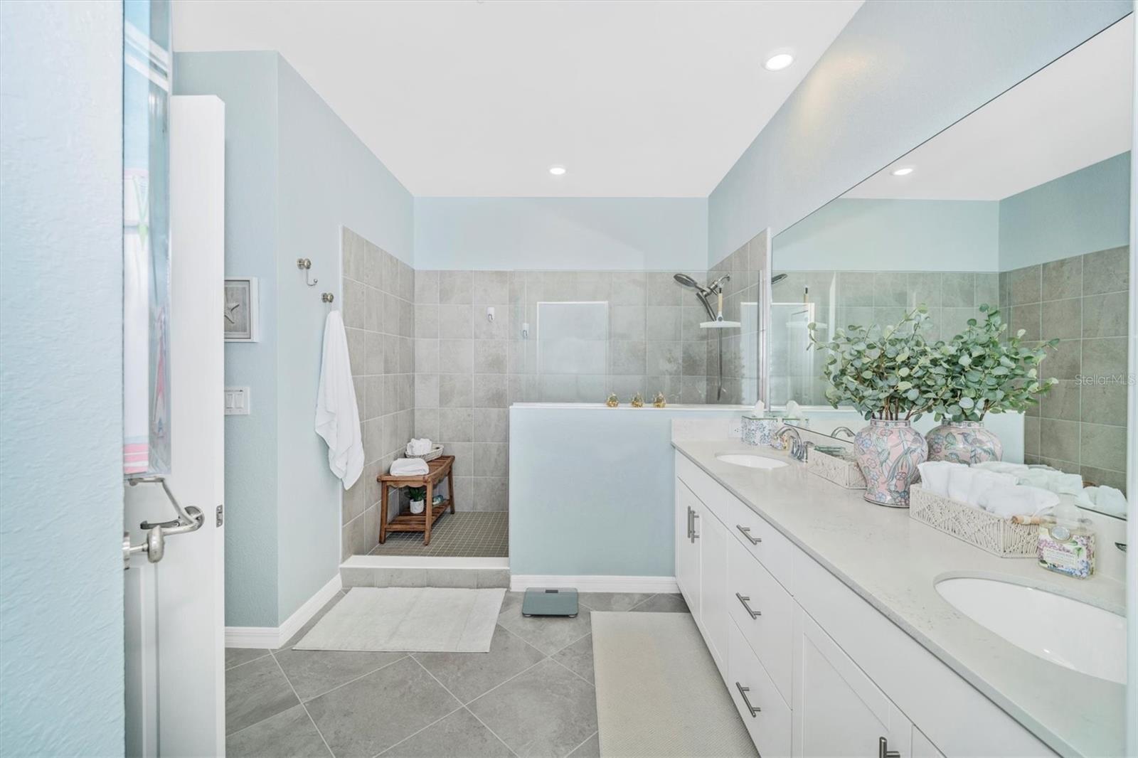 WELLEN PARK GOLF & COUNTRY CLUB - Residential Lease