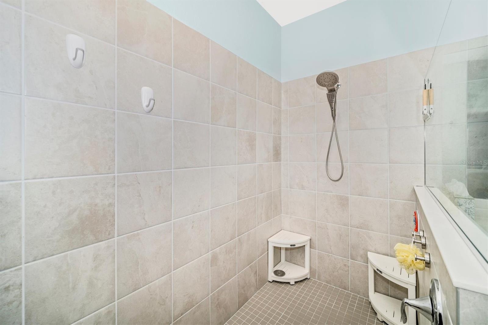 WELLEN PARK GOLF & COUNTRY CLUB - Residential Lease