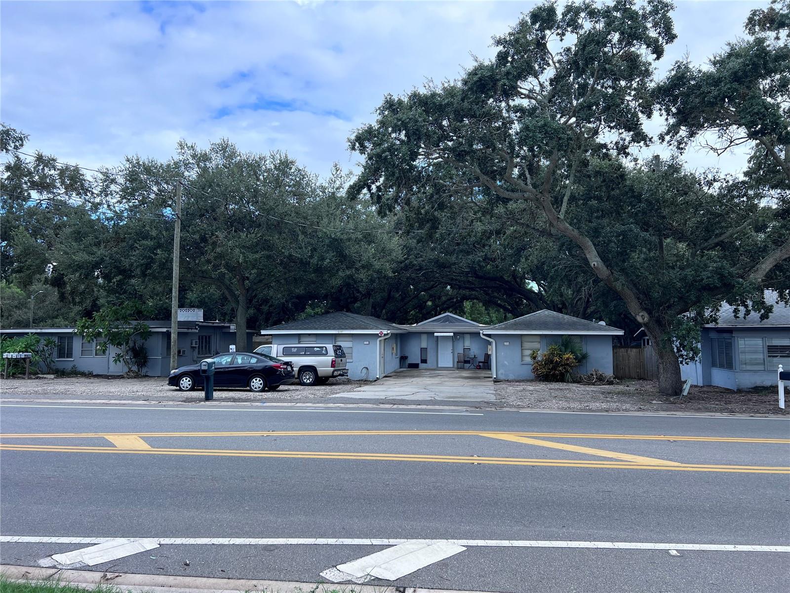 1302 SUNSET PT RD