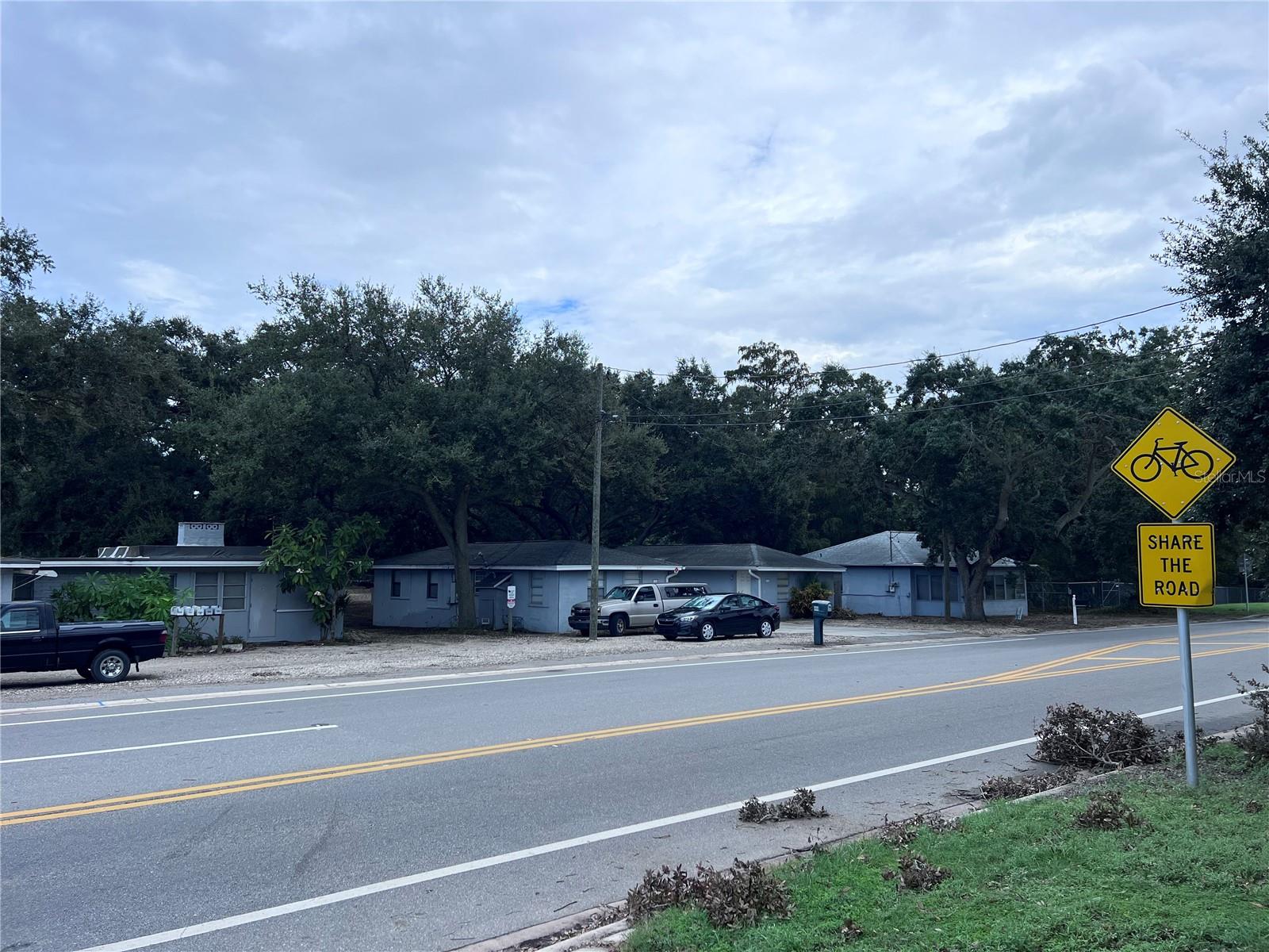 1302 SUNSET PT RD