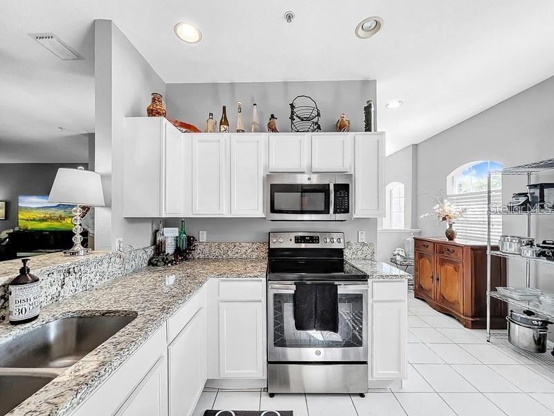 BAYSHORE TWNHS - Residential