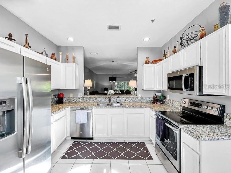 BAYSHORE TWNHS - Residential