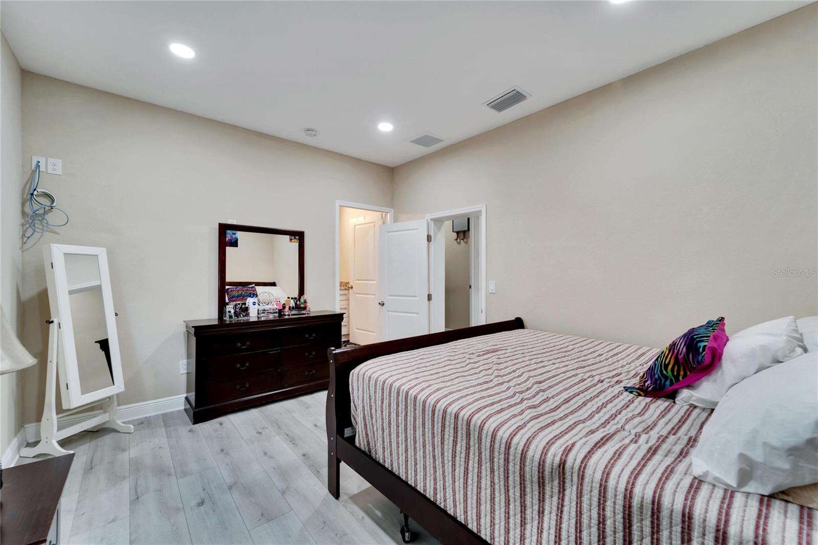 BOUR LANDS - Residential