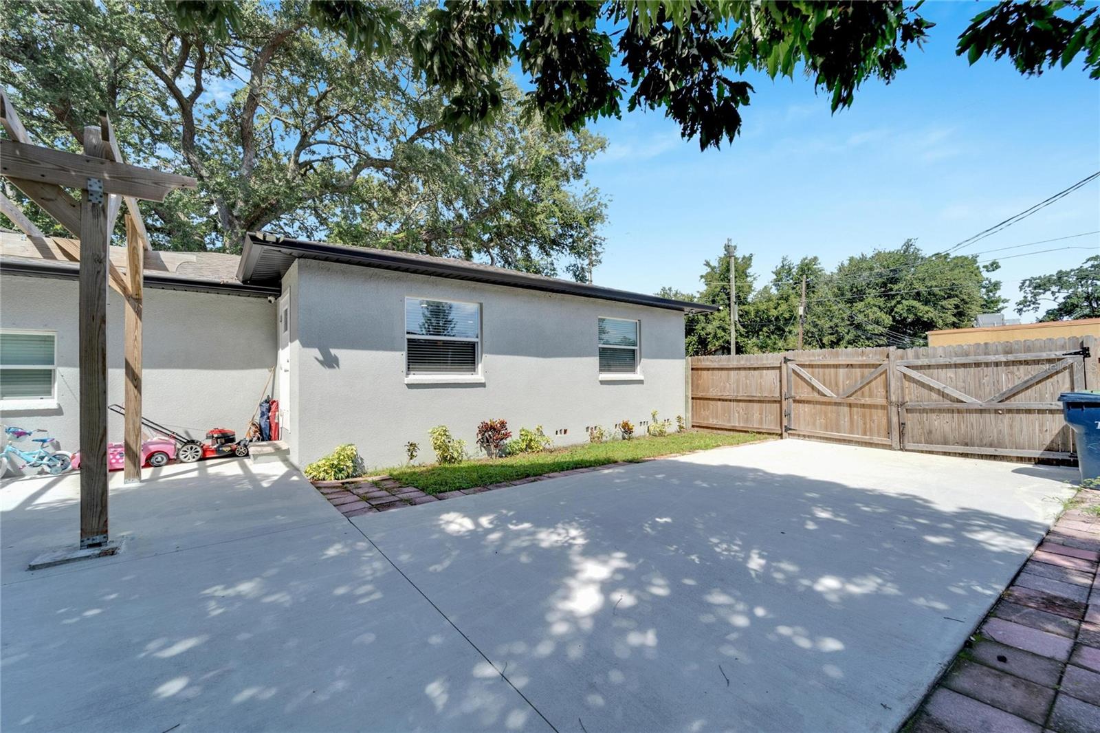 BOUR LANDS - Residential