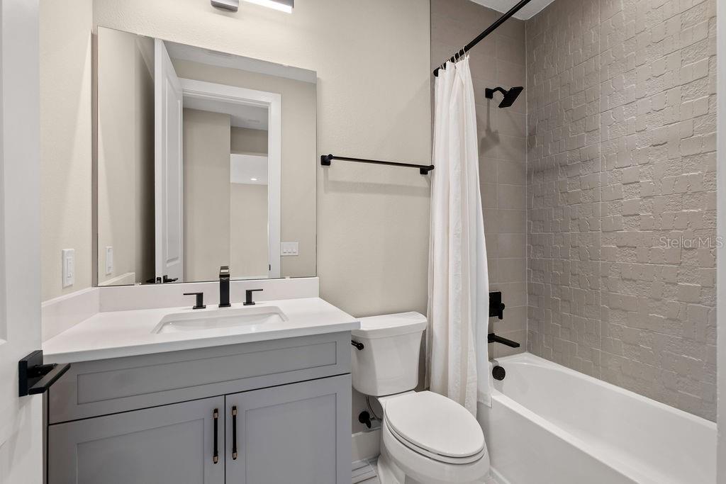 LAUREL POINTE PH 1 - Residential