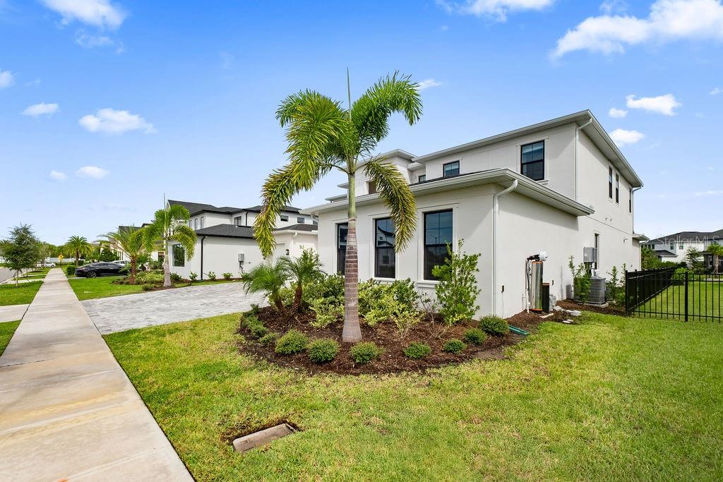 LAUREL POINTE PH 1 - Residential