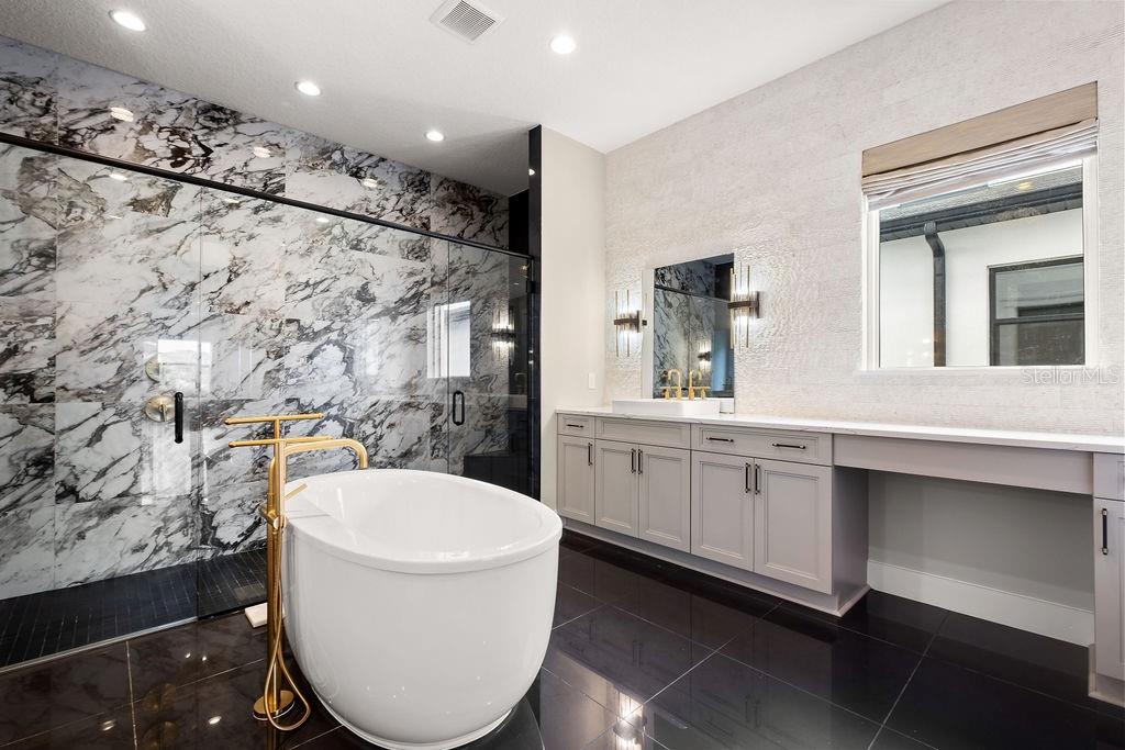 LAUREL POINTE PH 1 - Residential