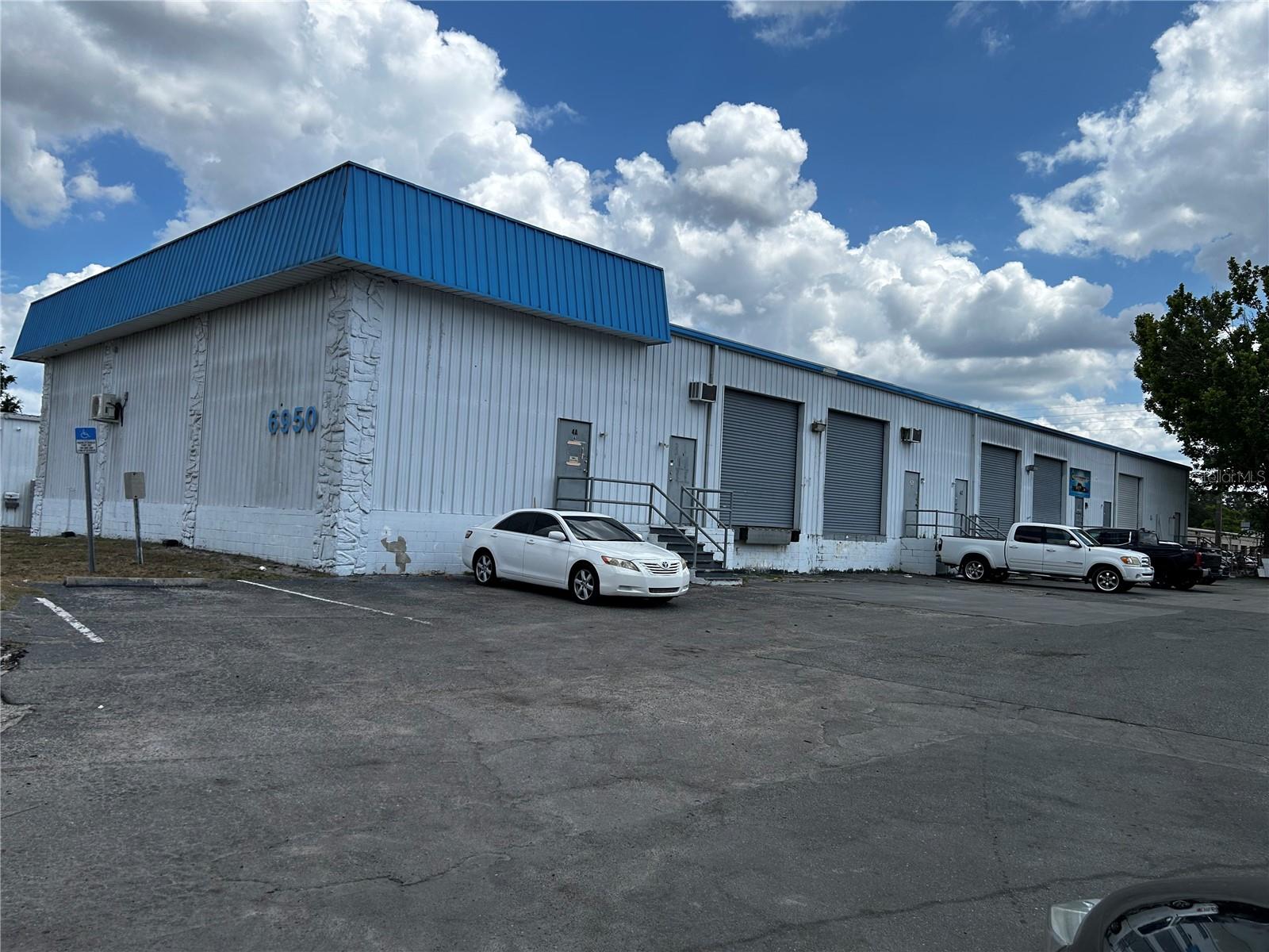 Make sure you seize the opportunity to lease this expansive commercial area. Ideal for various businesses, it boasts convenient access, ample parking, and versatility. With a generous 3300 square feet, including loading dock.