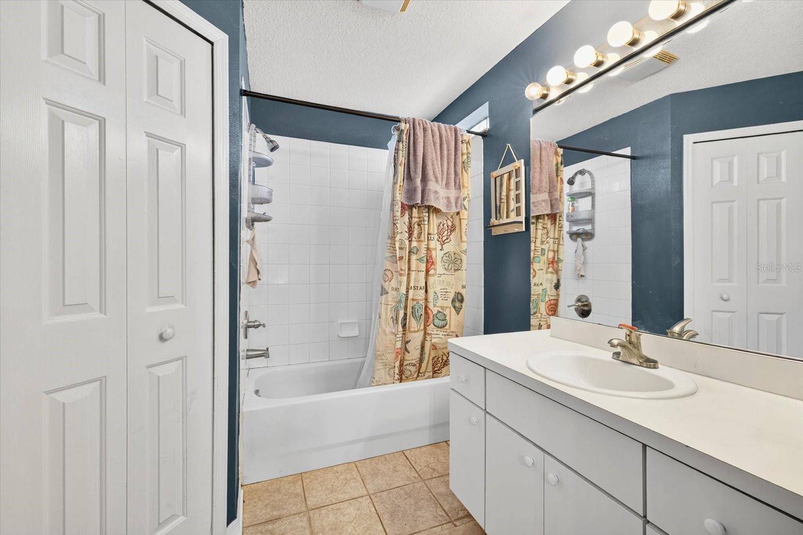 THOUSAND OAKS MULTI FAMILY - Residential