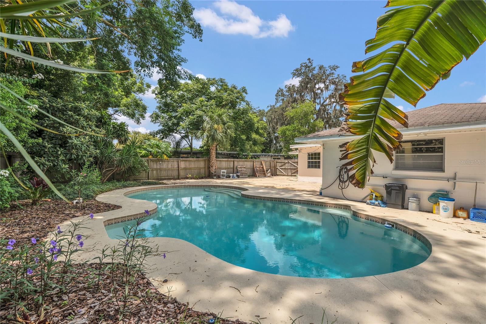 637 MAGNOLIA DRIVE