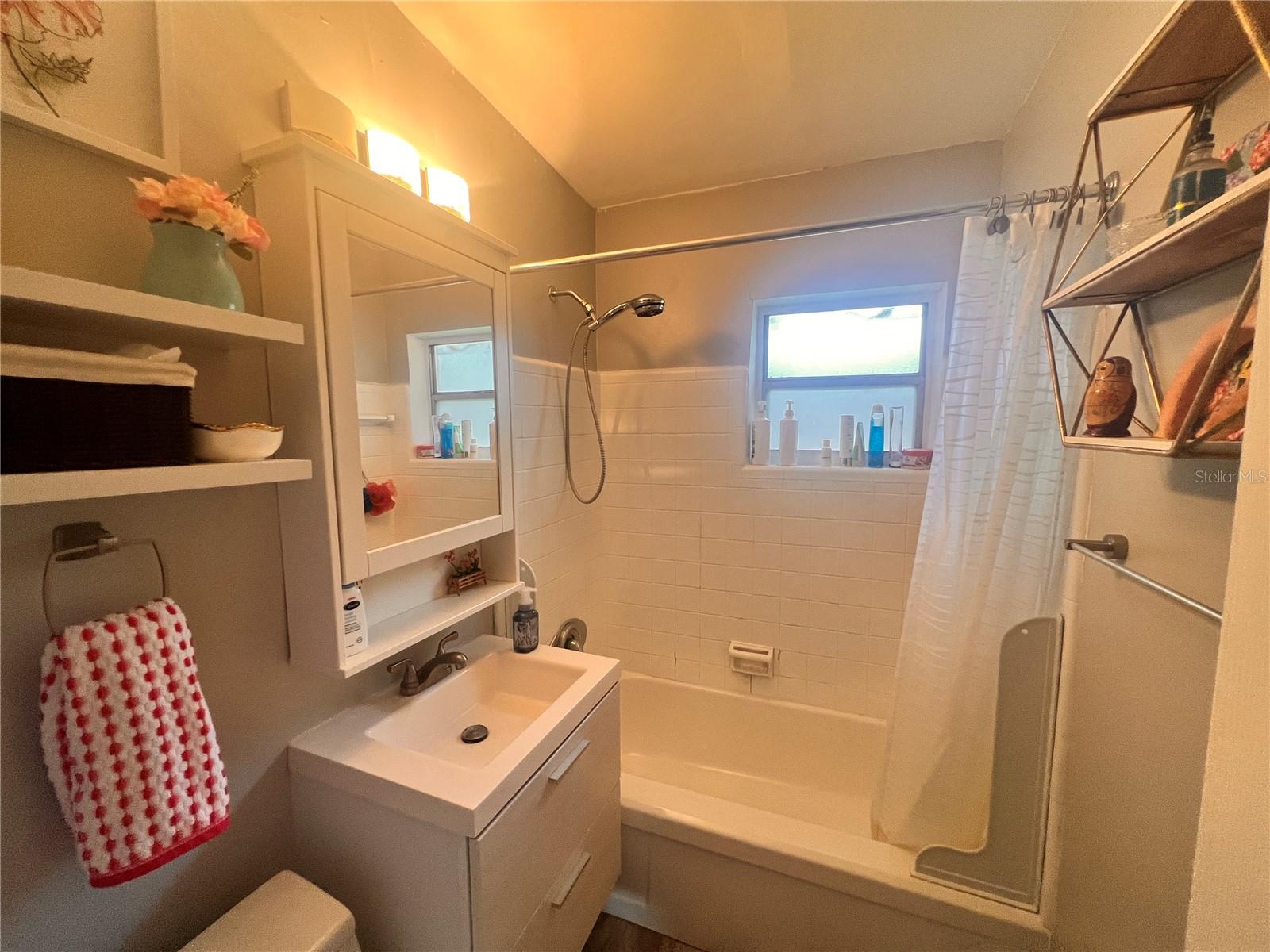 LAWNDALE - Residential Lease