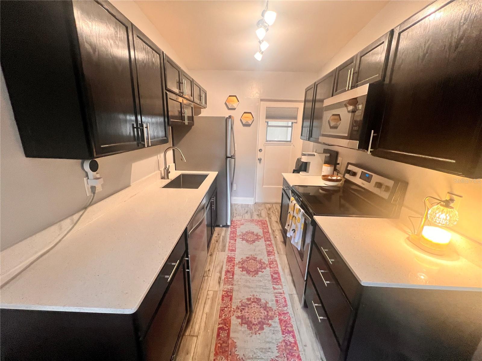 LAWNDALE - Residential Lease