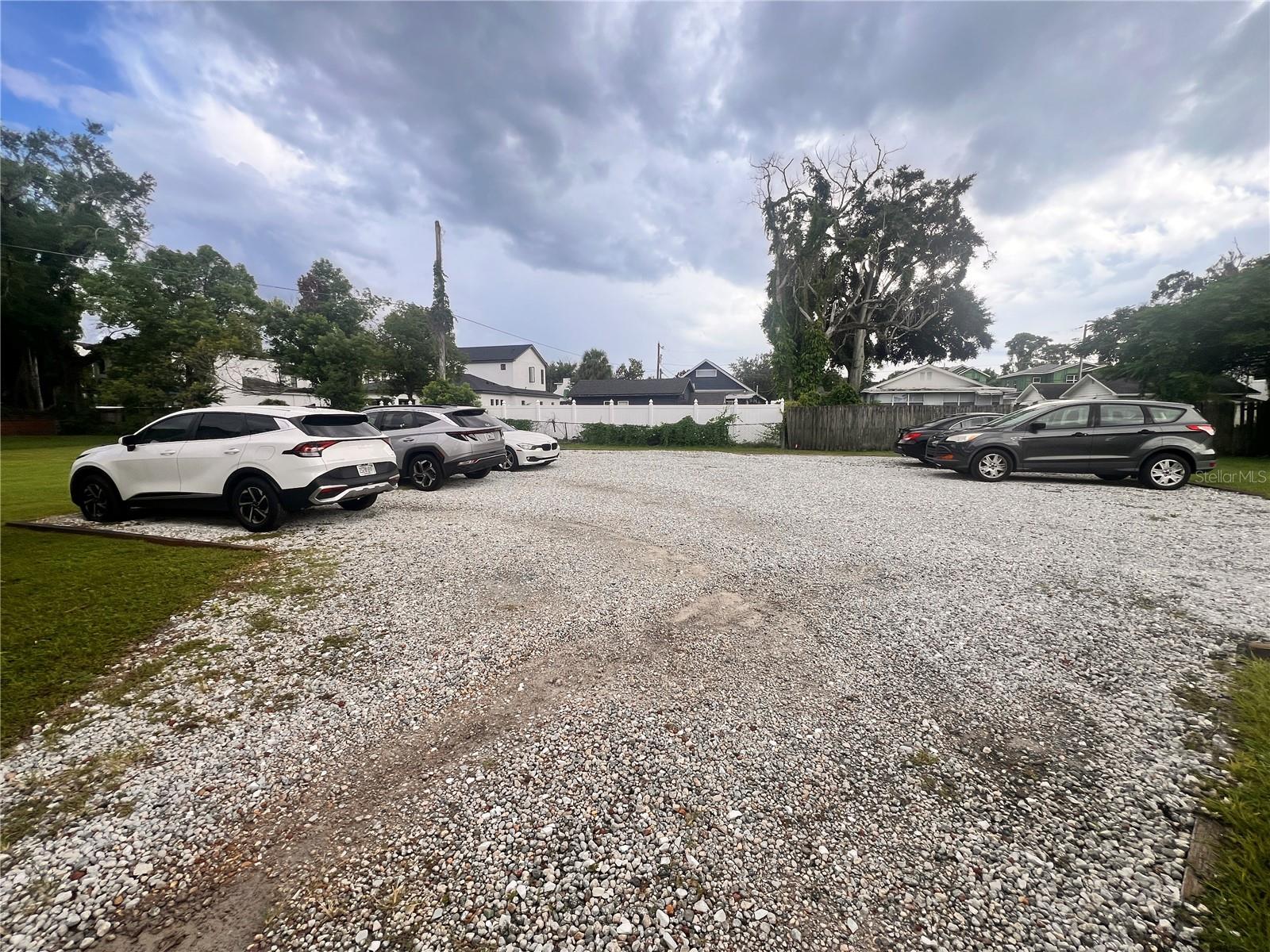 LAWNDALE - Residential Lease