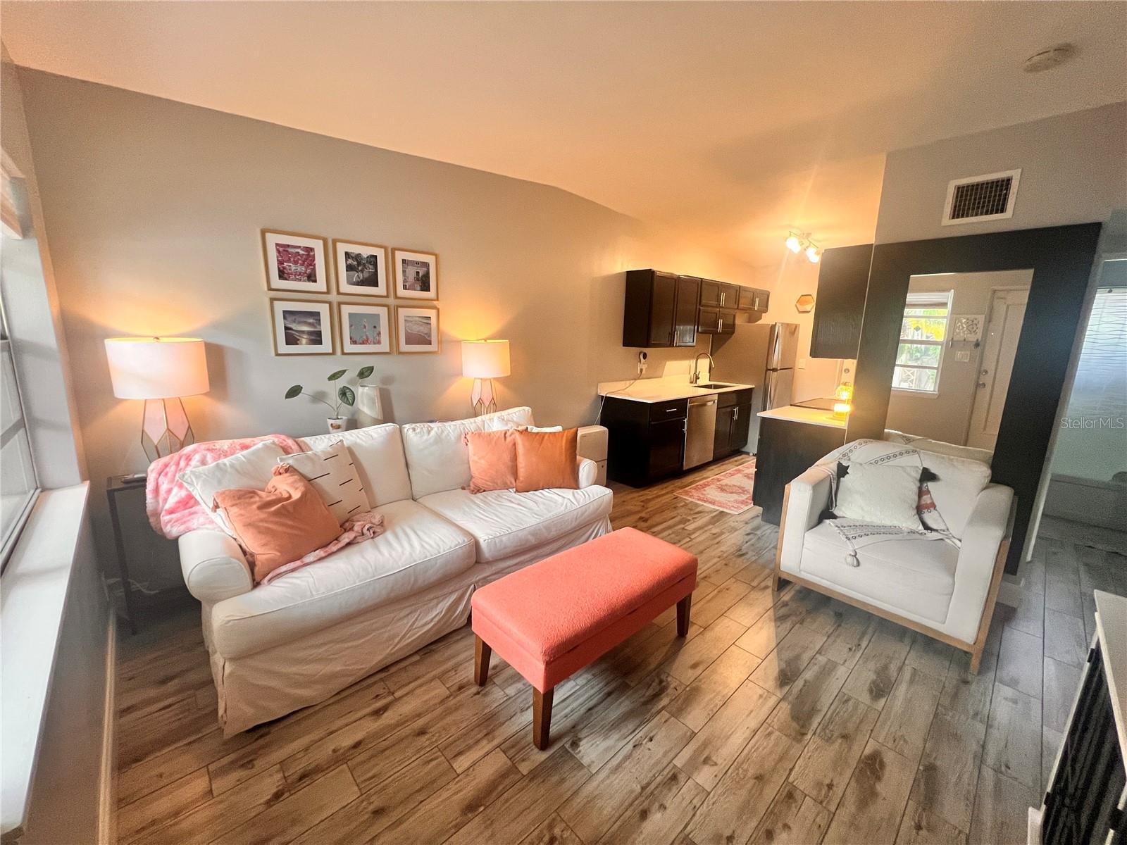 LAWNDALE - Residential Lease