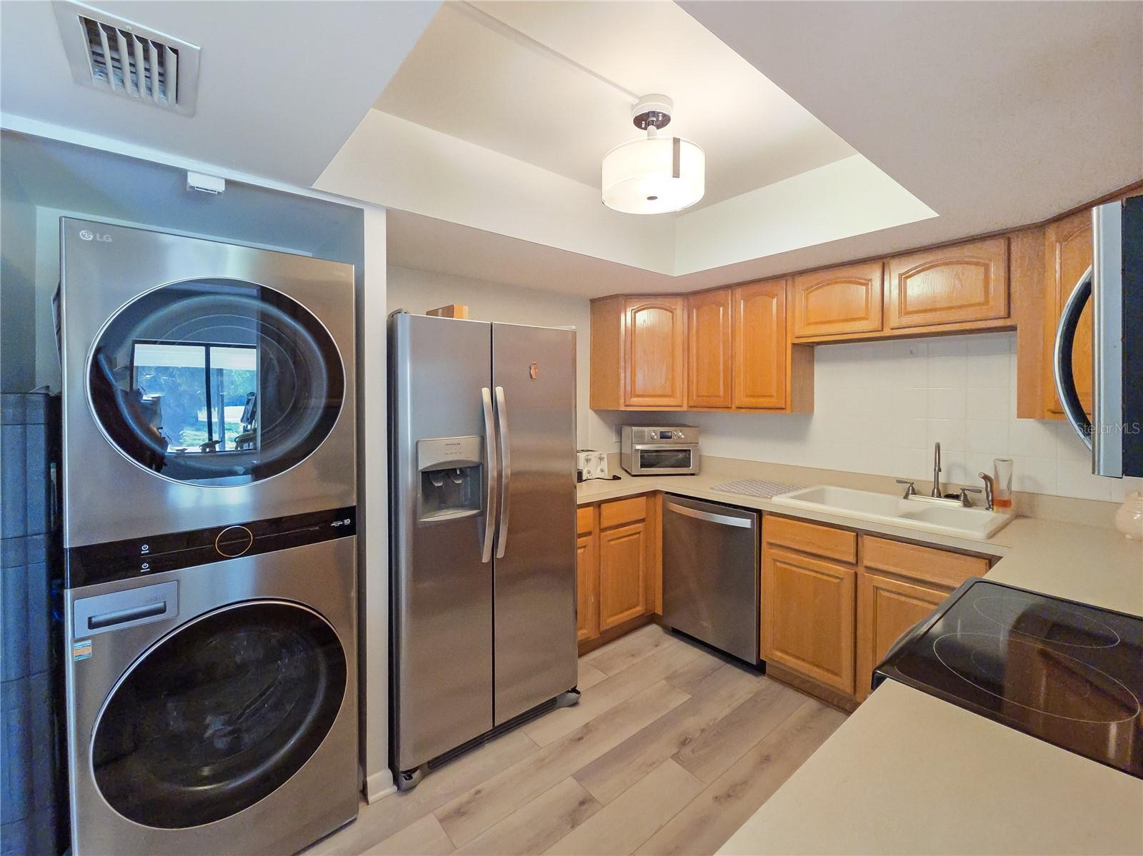 TWIN LAKES VILLAGE EAST CONDO - Residential