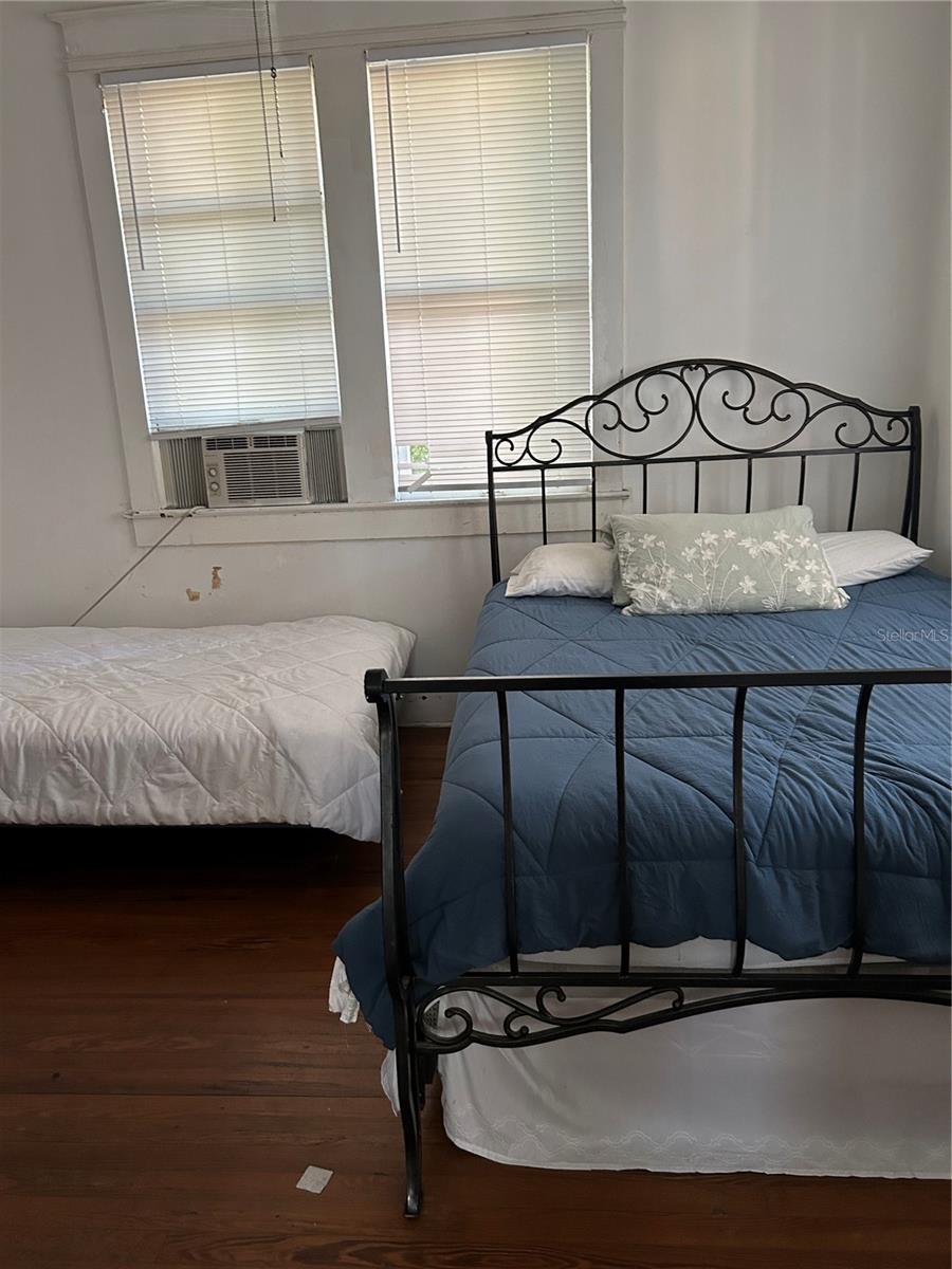 BROWNS ADD FLORIDA COURT - Residential