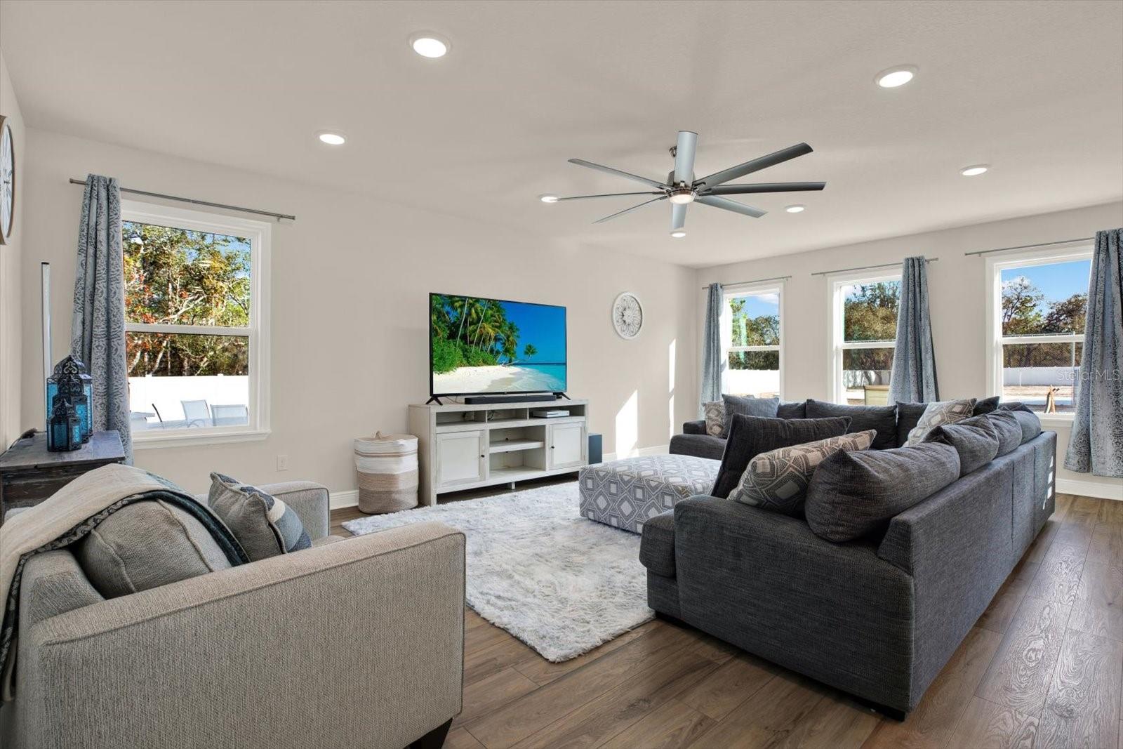 ROYAL HIGHLANDS - Residential