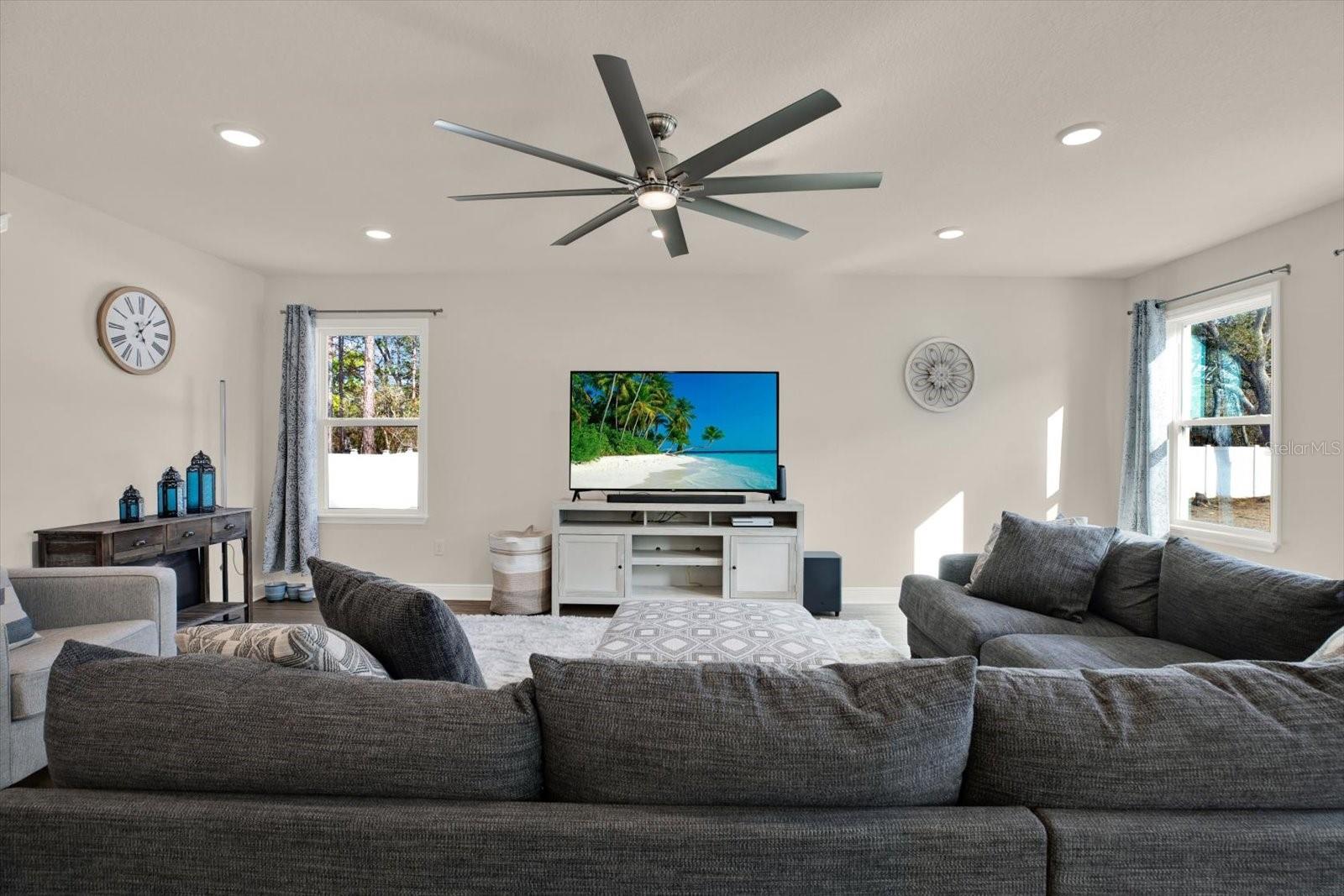 ROYAL HIGHLANDS - Residential