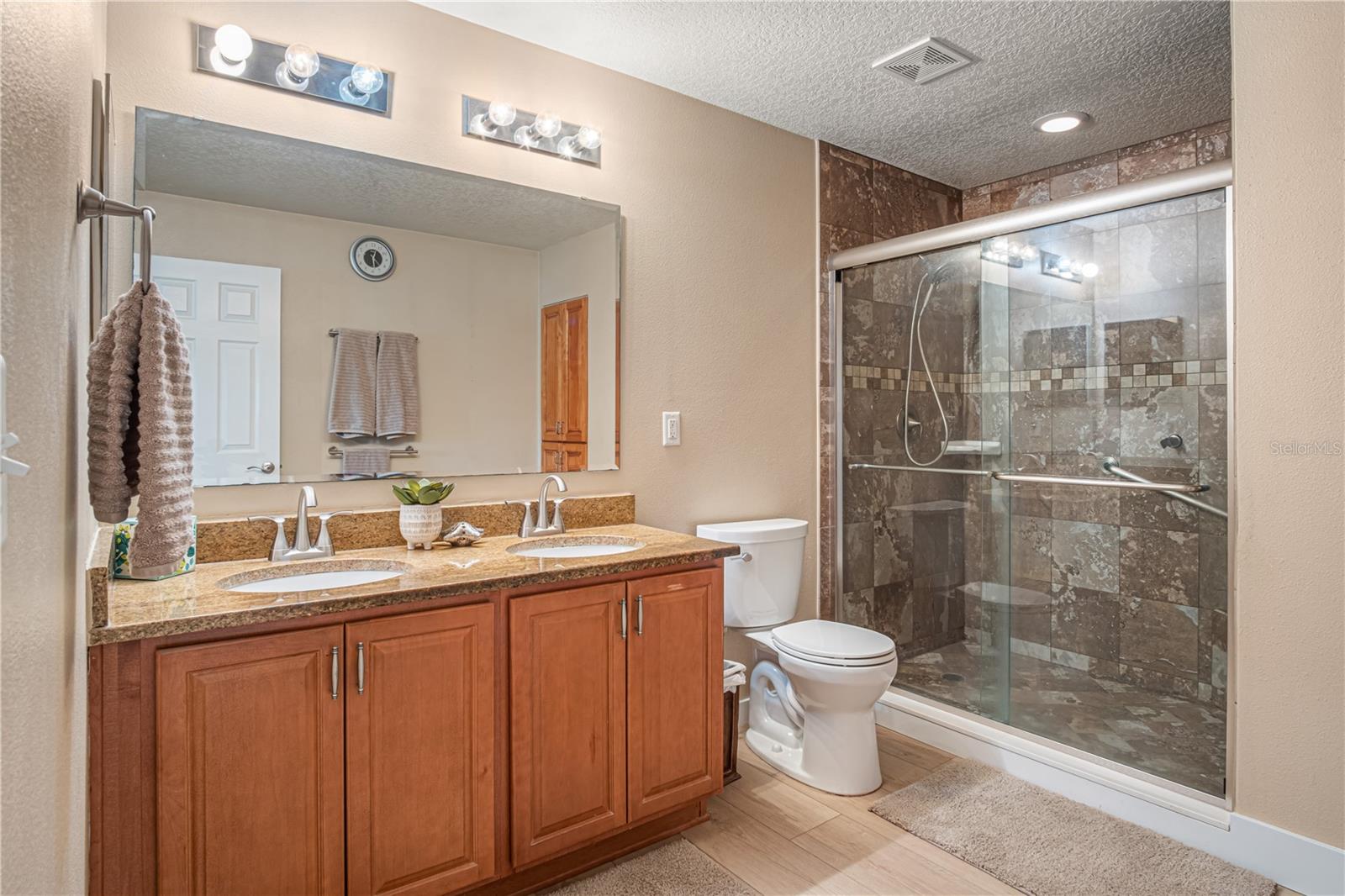 BAYBERRY LAKES - Residential