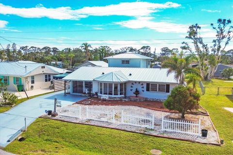 Photo of 2075 Pennsylvania Avenue, Englewood, FL 34224 (MLS # D6145930)