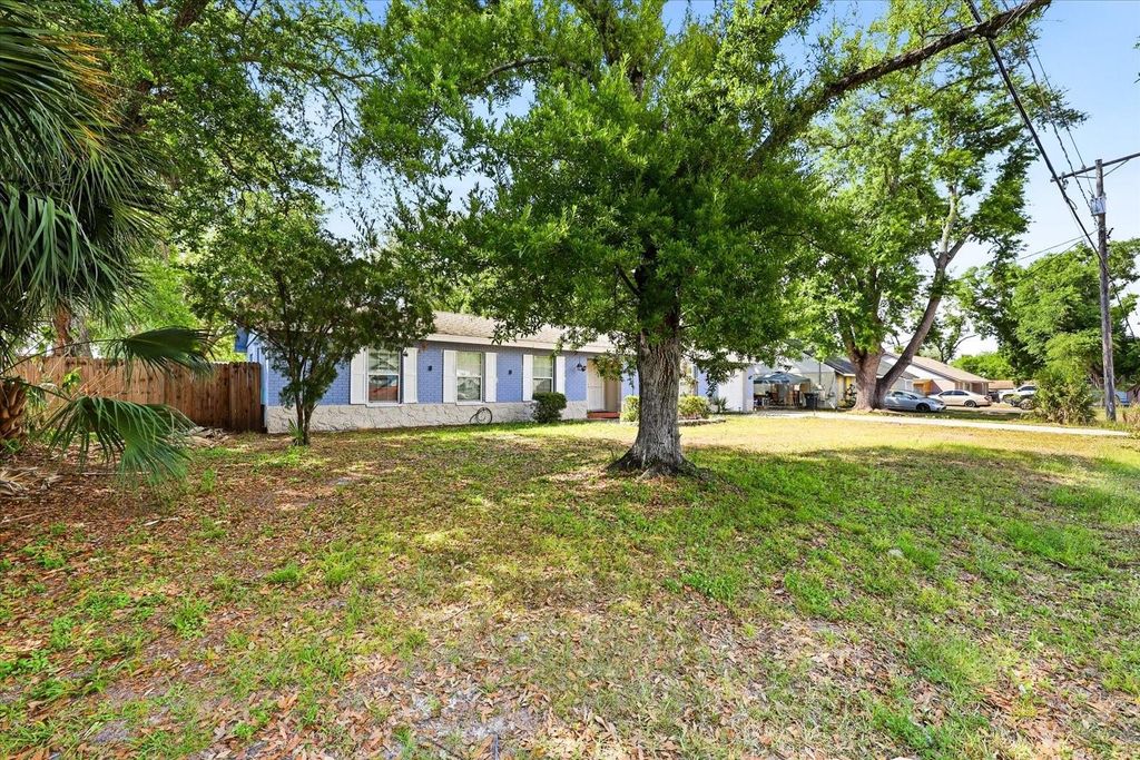 Photo of 1009 S 70th Street, Tampa, FL 33619 (MLS # TB8492413)