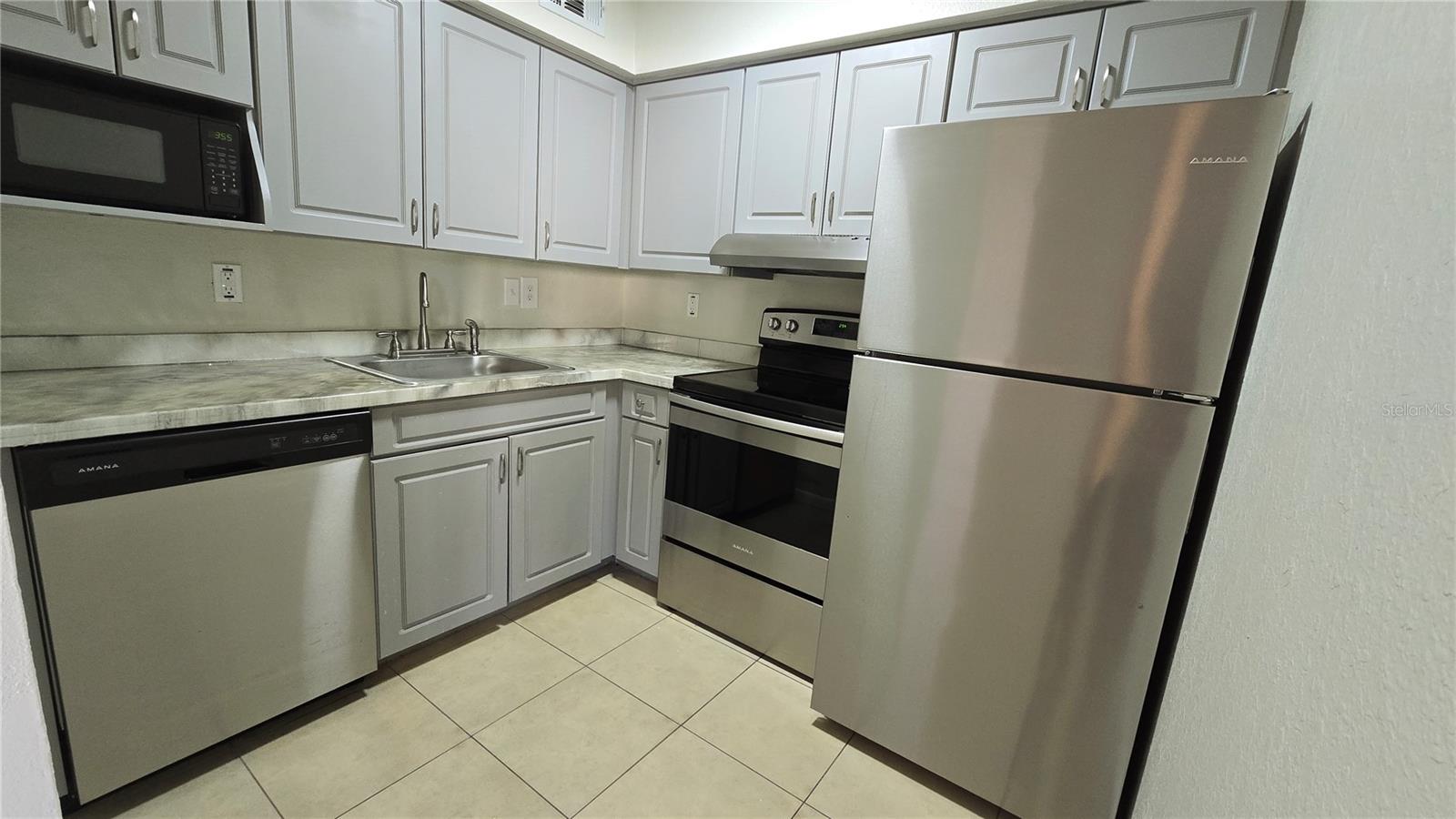 PLAZA DE LAS FUENTES CONDO - Residential