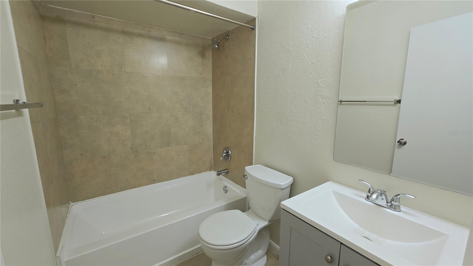 PLAZA DE LAS FUENTES CONDO - Residential