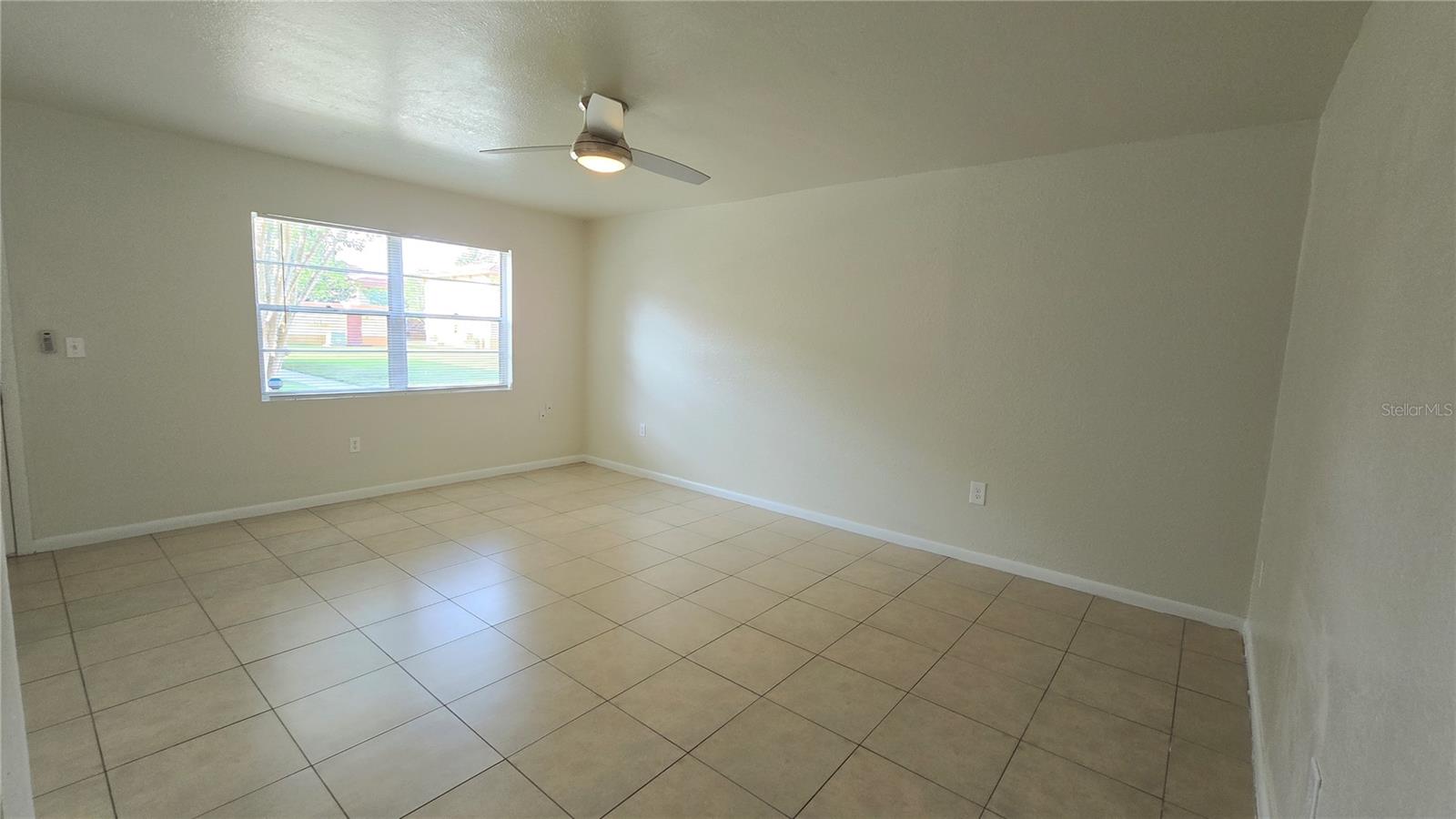 PLAZA DE LAS FUENTES CONDO - Residential